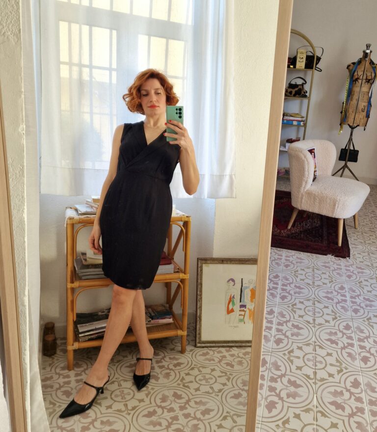 Black dress with reverse