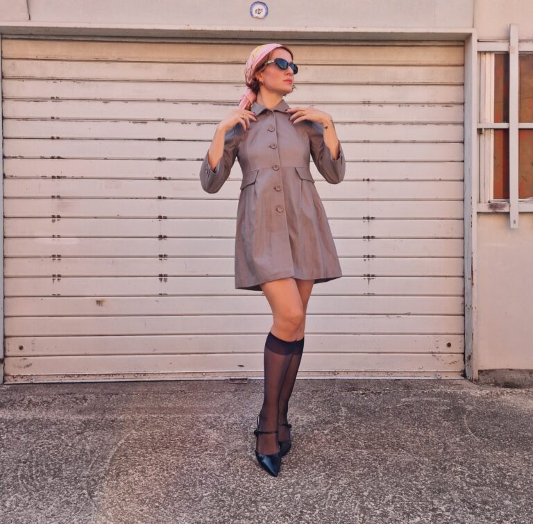Cappottino bon ton in pelle grigia
