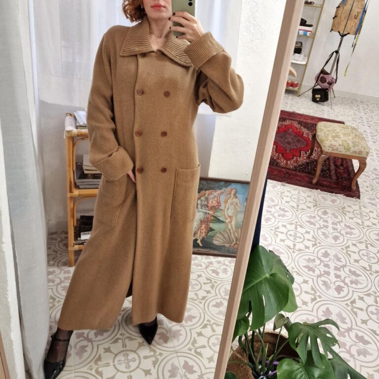 Capospalla cammello in maglia di lana - immagine 9