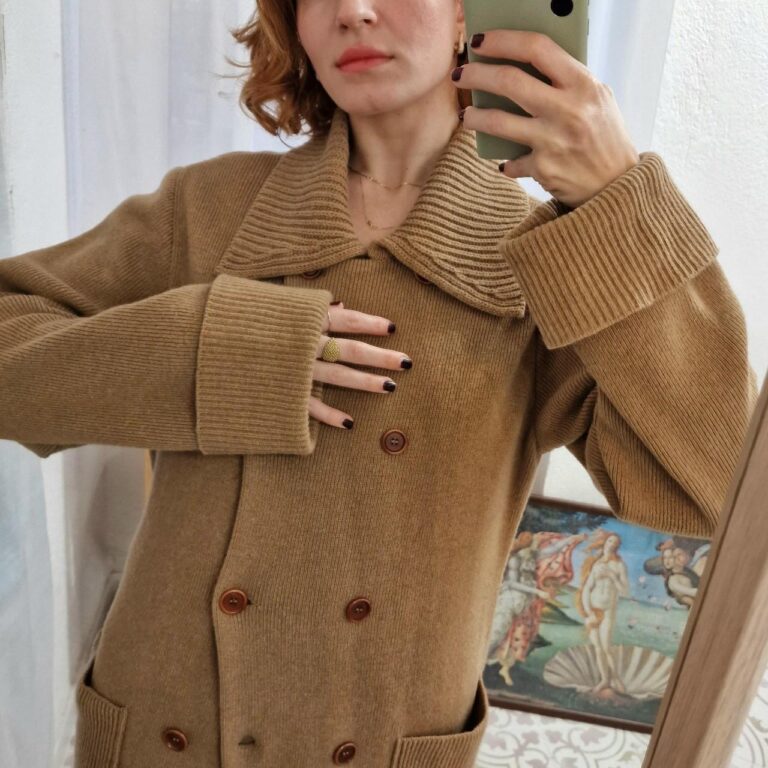 Capospalla cammello in maglia di lana - immagine 8