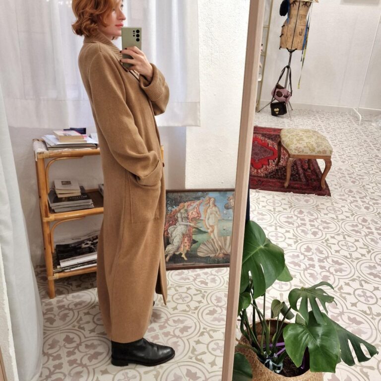 Capospalla cammello in maglia di lana - immagine 7