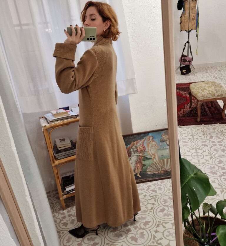 Capospalla cammello in maglia di lana - immagine 4