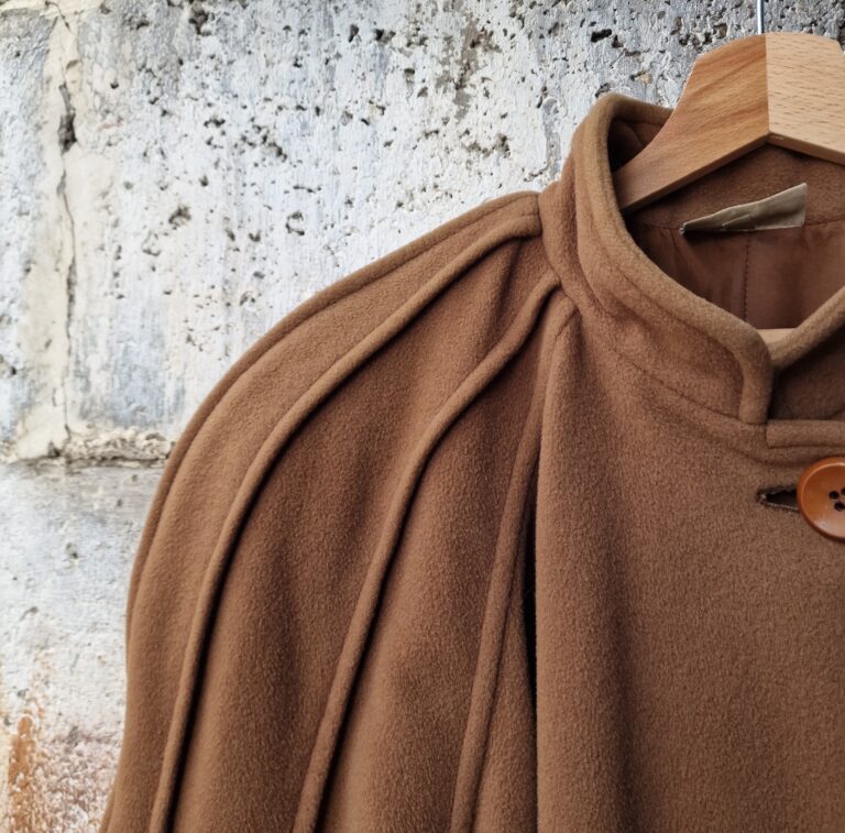 Cappotto cammello vintage by Laura Biagiotti - immagine 4