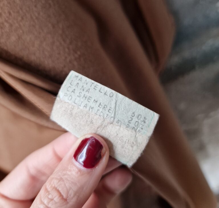Cappotto cammello vintage by Laura Biagiotti - immagine 3