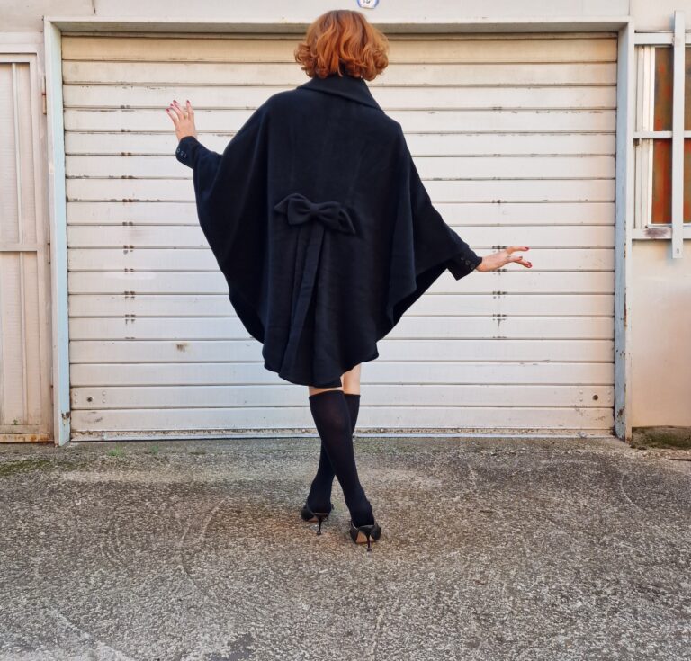 Mantella vintage by Mimmina lana nera - immagine 6