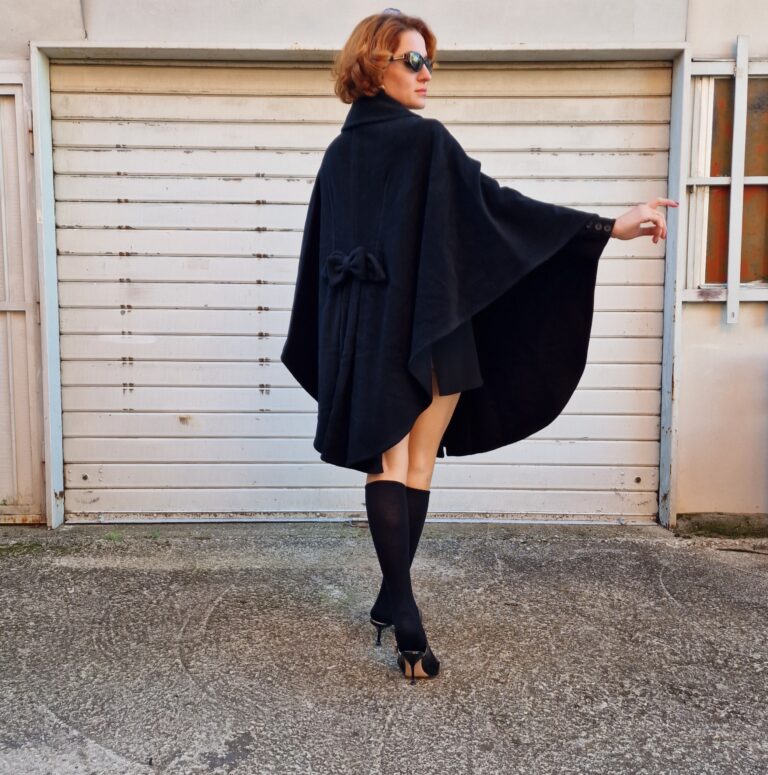 Mantella vintage by Mimmina lana nera - immagine 4