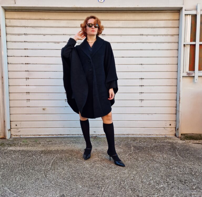 Mantella vintage by Mimmina lana nera - immagine 3