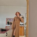 Capospalla cammello in maglia di lana