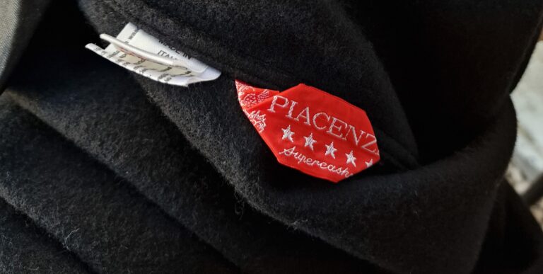 Max Mara mantella nera in pregiato Super Cashmere - immagine 21