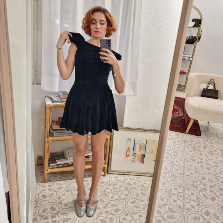 Abito sartoriale in velluto nero - immagine 3