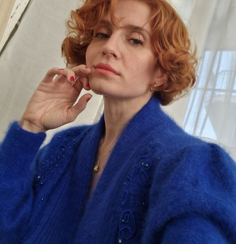 Capospalla in Pregiata Lana angora blu royal - immagine 2
