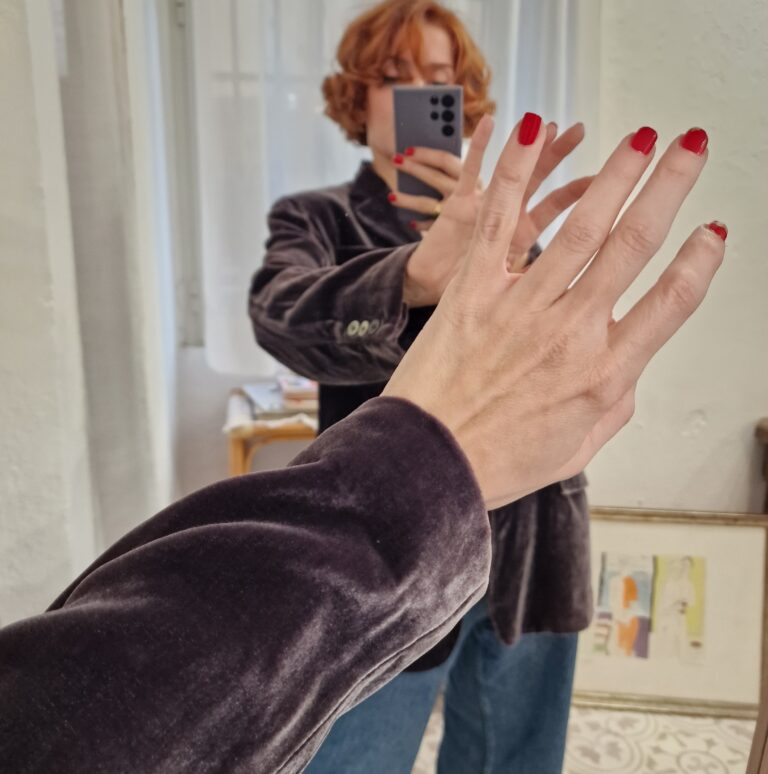 Giacca in pregiato velluto di seta grigio - immagine 5