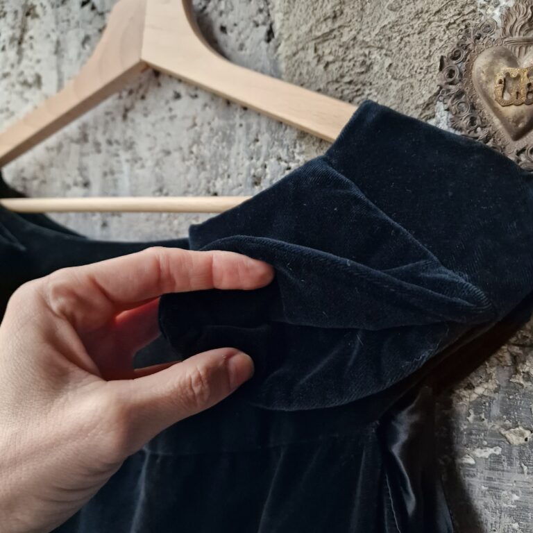 Abito sartoriale in velluto nero - immagine 13