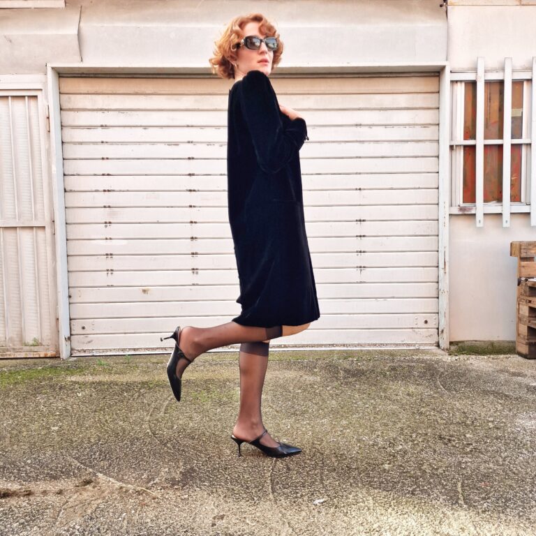 Abito vintage Valentino in velluto di Seta - immagine 8