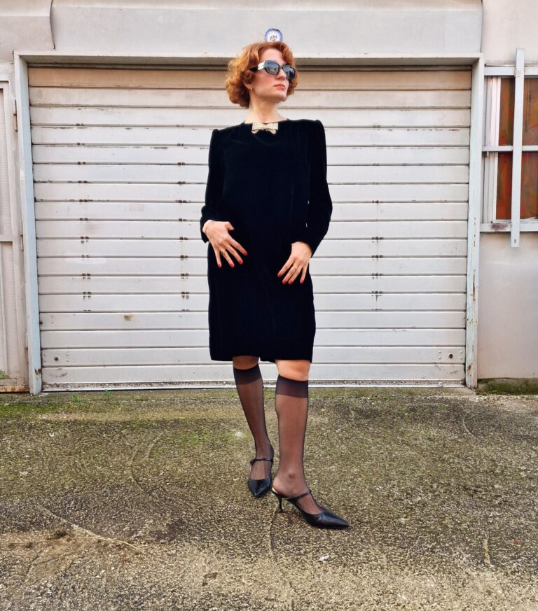 Abito vintage Valentino in velluto di Seta - immagine 5