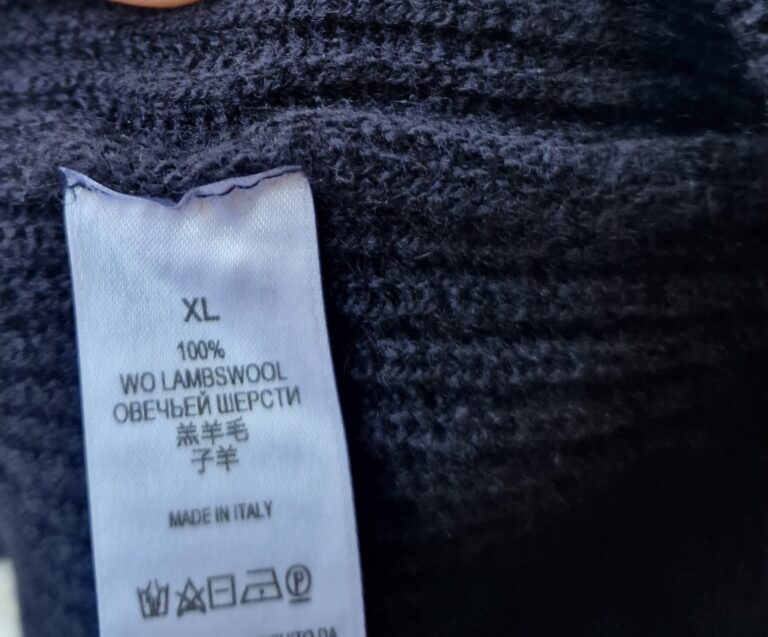 Maglione dolcevita blu by Parramatta in 100% lambswool - immagine 5