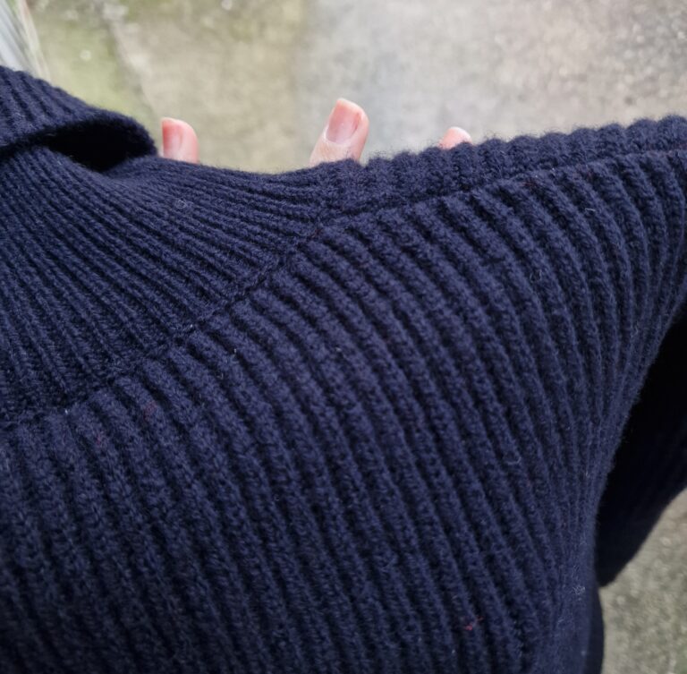 Maglione dolcevita blu by Parramatta in 100% lambswool - immagine 4