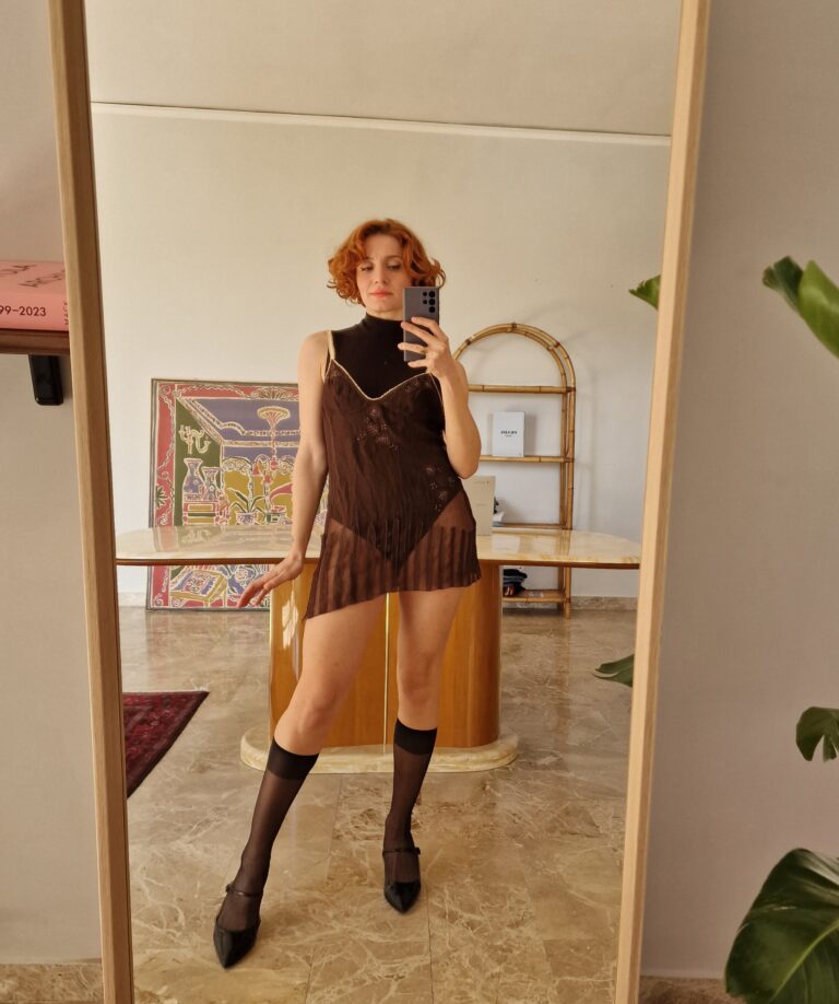 Top in Pura Seta con ricami chocolate by La Perla