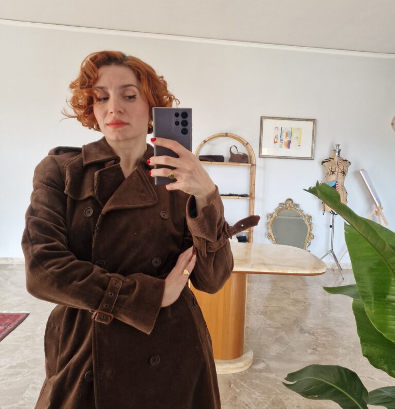 Trench vintage ma nuovo in velluto a costine chocolate - immagine 7