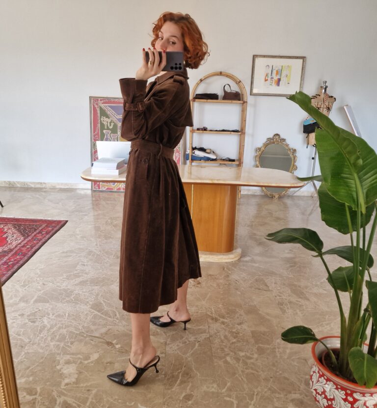Trench vintage ma nuovo in velluto a costine chocolate - immagine 9