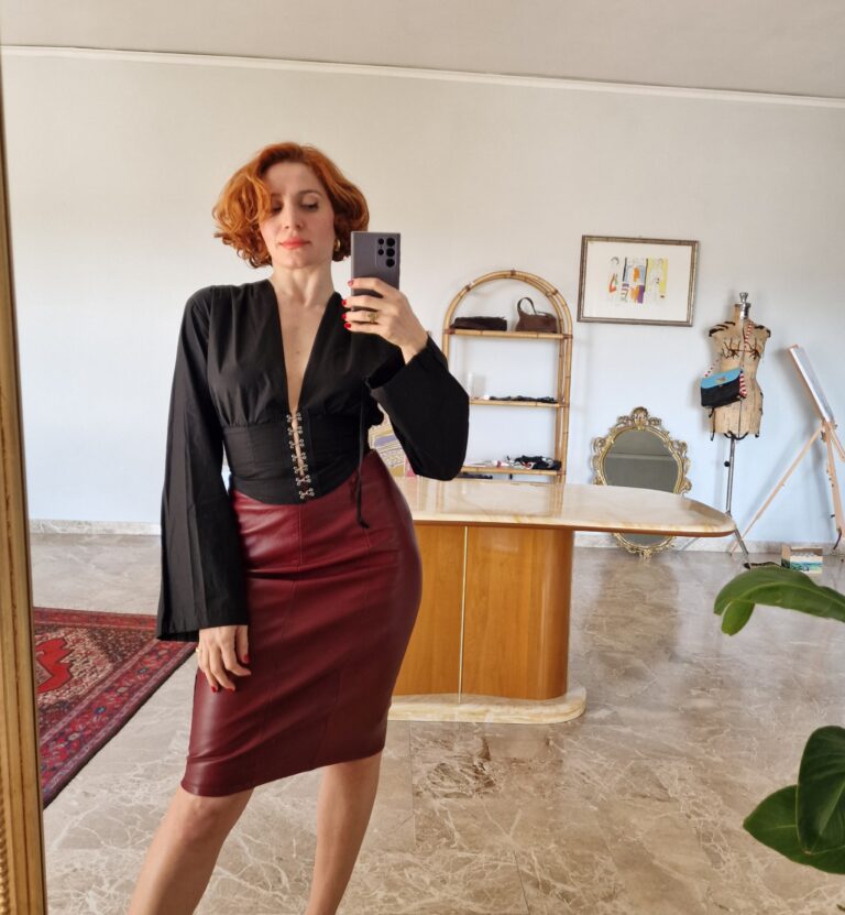 Camicia bustier nera by Love sex Money - immagine 10