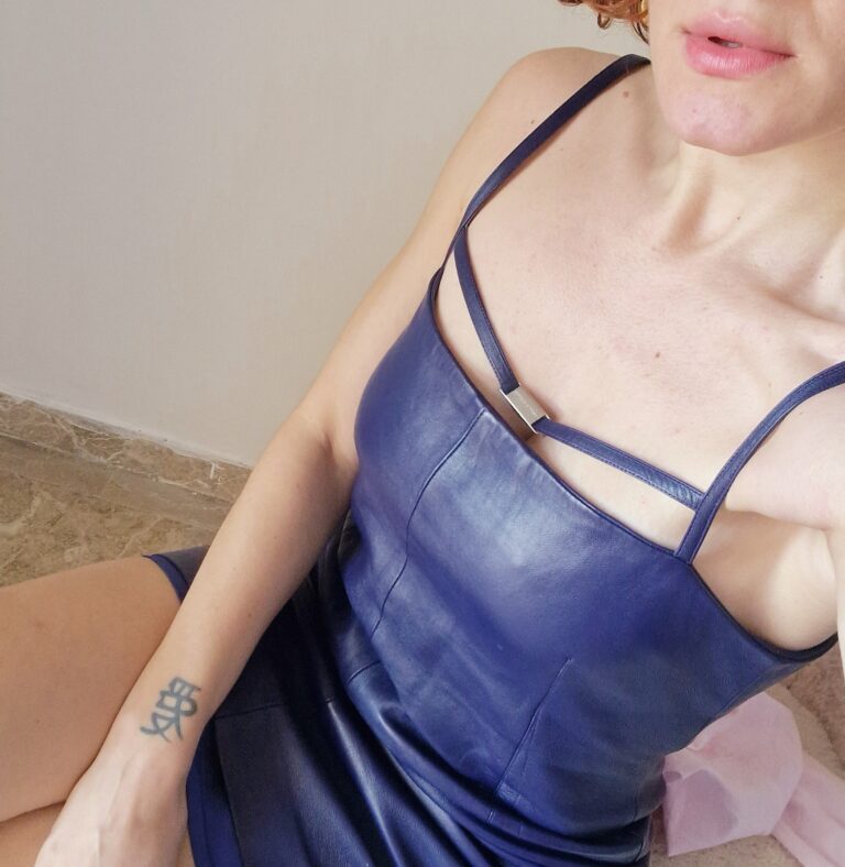 Purple leather dress by Versace jeans Couture - immagine 5