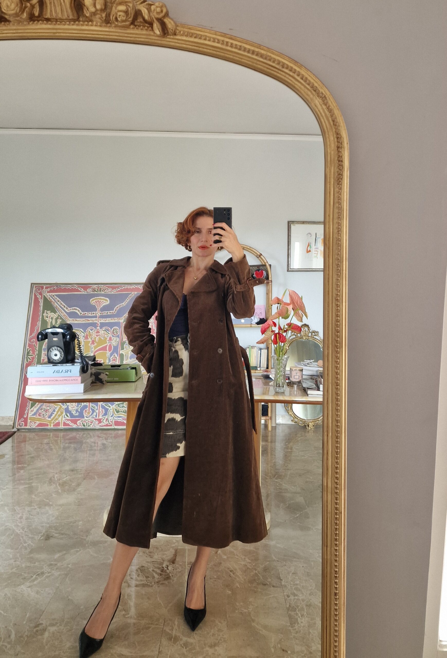 Trench vintage ma nuovo in velluto a costine chocolate tg 44 - immagine 2