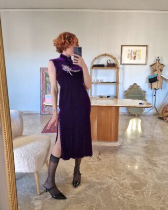 Abito qipao sartoriale in sottile velluto di seta viola