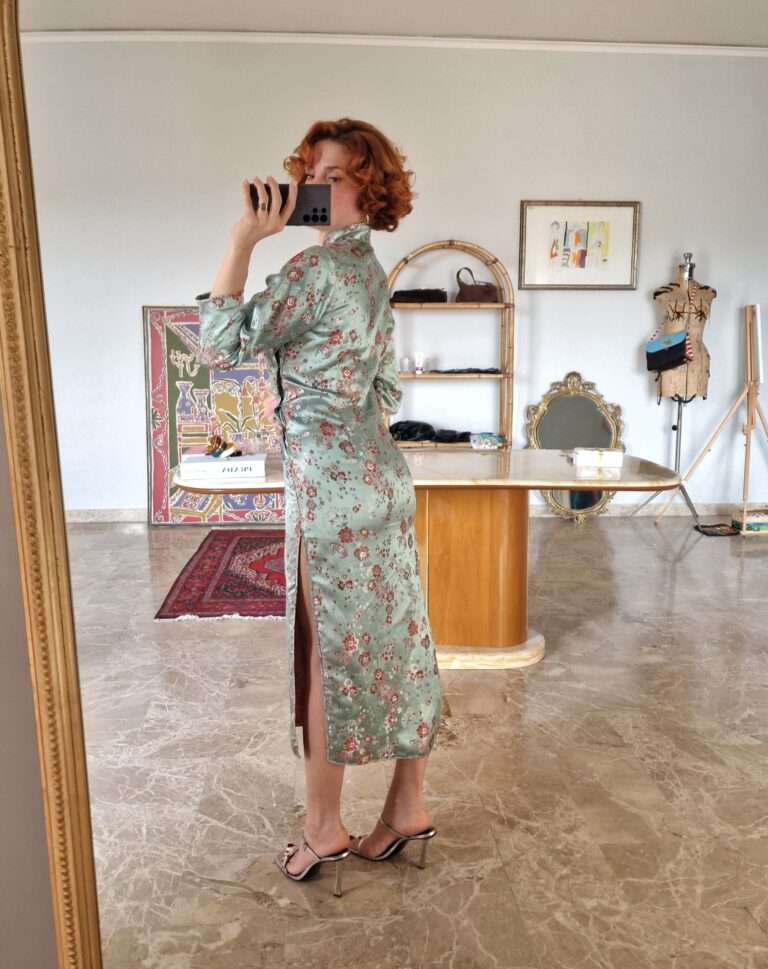 Abito qipao vintage in seta ricamata celeste - immagine 2