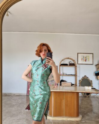 Abito qipao shantug di seta ricamato