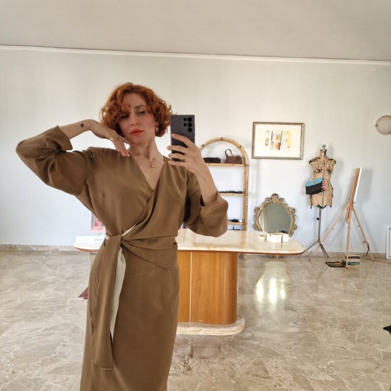 Abito vintage in Pura Seta incrociato - immagine 2