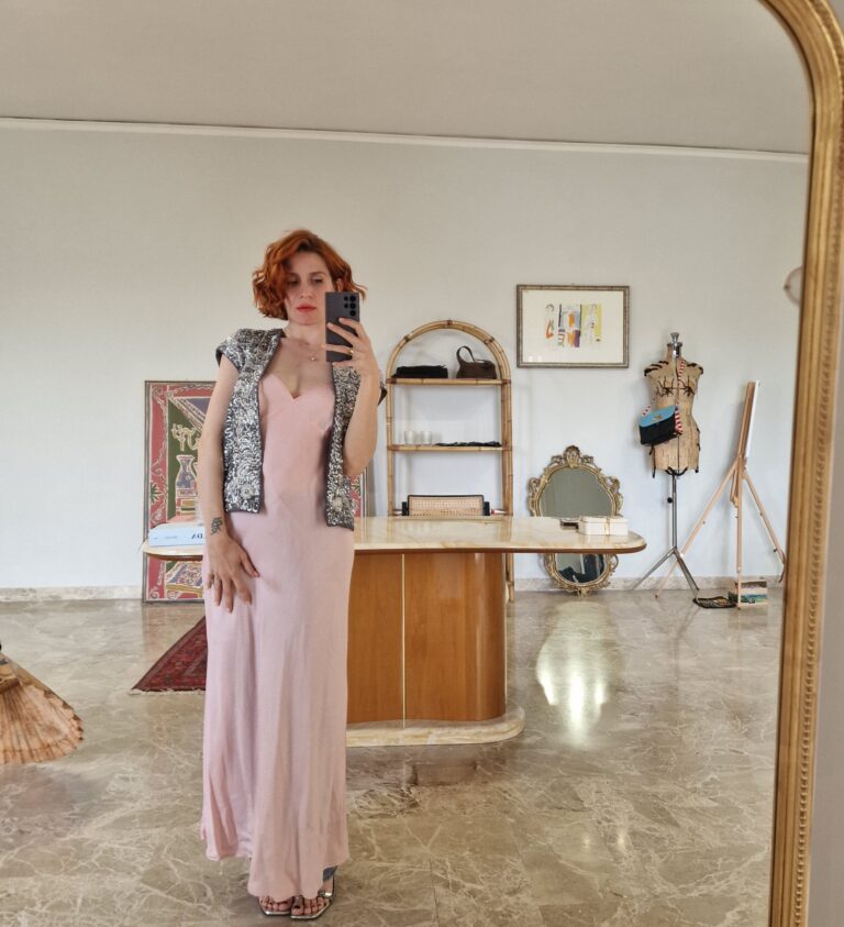 Gilet vintage con ricami e paillettes - immagine 2