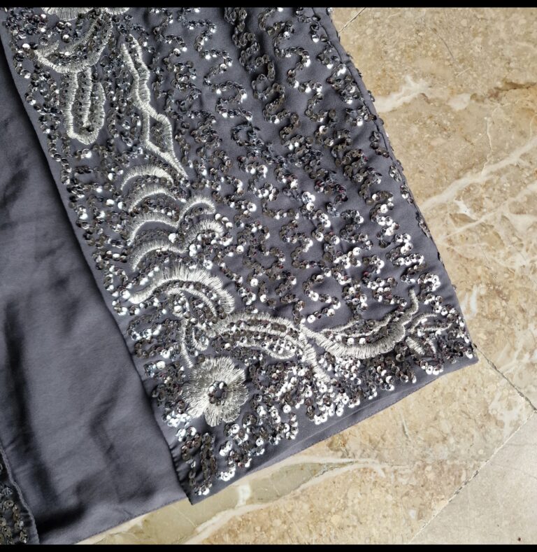 Gilet vintage con ricami e paillettes - immagine 5