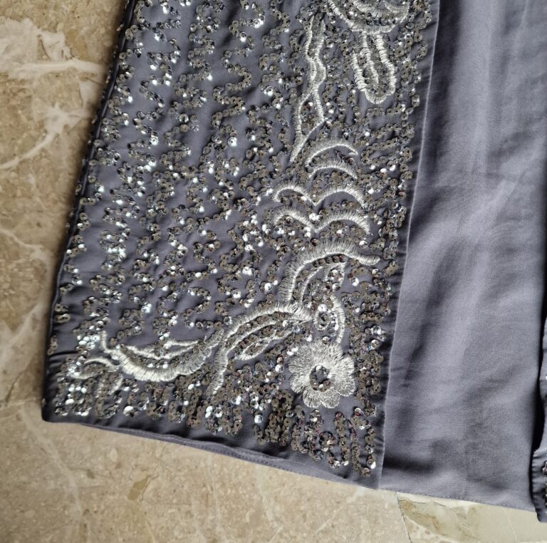 Gilet vintage con ricami e paillettes - immagine 6