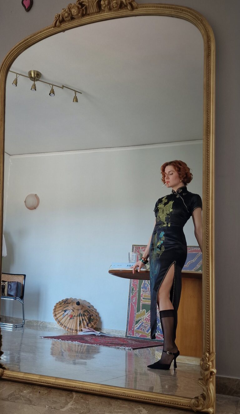 Abito Qipao nero con decori oro e azzurri 100% Seta - immagine 5