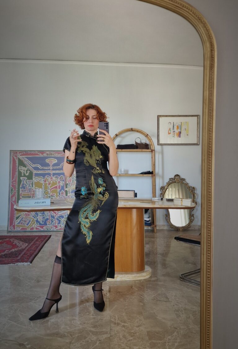 Abito Qipao nero con decori oro e azzurri 100% Seta