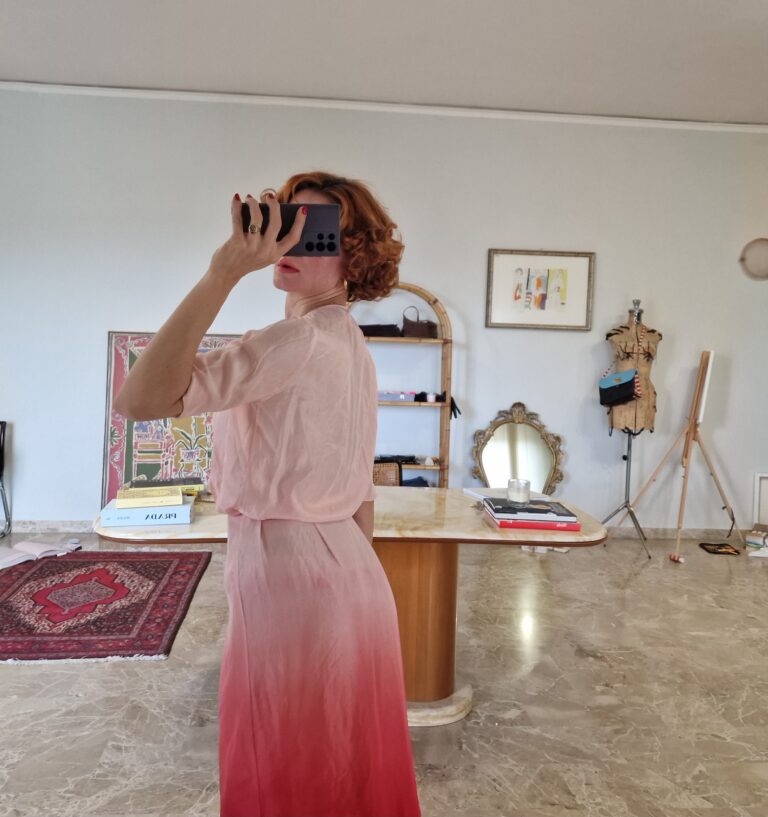 Abito in seta rosa sfumata - immagine 9