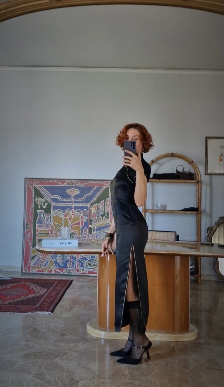 Abito Qipao nero con decori oro e azzurri 100% Seta - immagine 9
