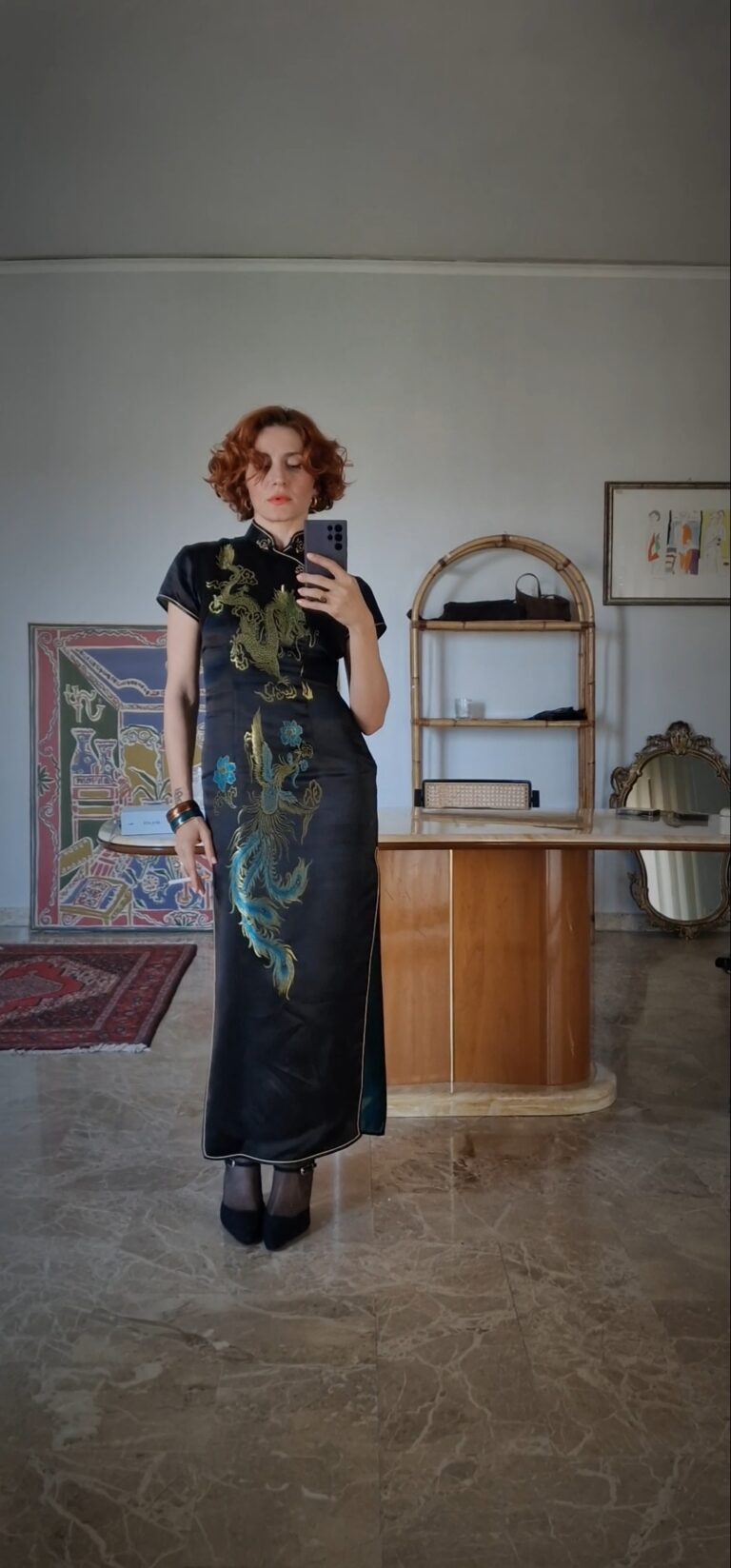Abito Qipao nero con decori oro e azzurri 100% Seta - immagine 14