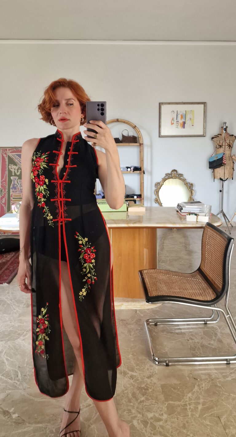 Abito Qipao pannelli neri con Ricami - immagine 7
