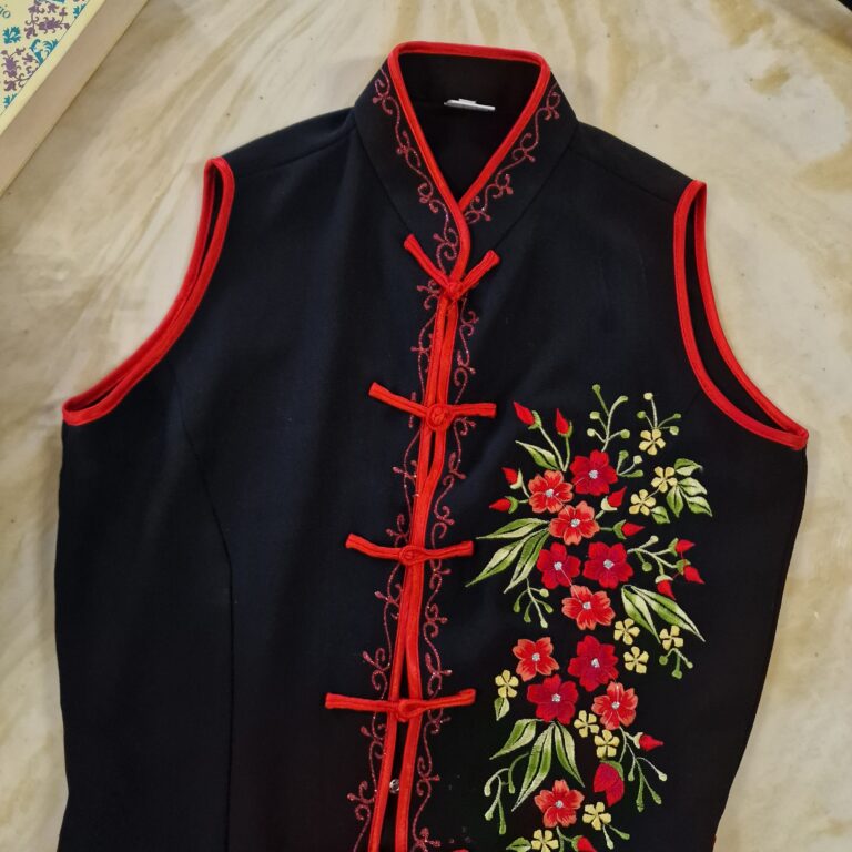 Abito Qipao pannelli neri con Ricami - immagine 9