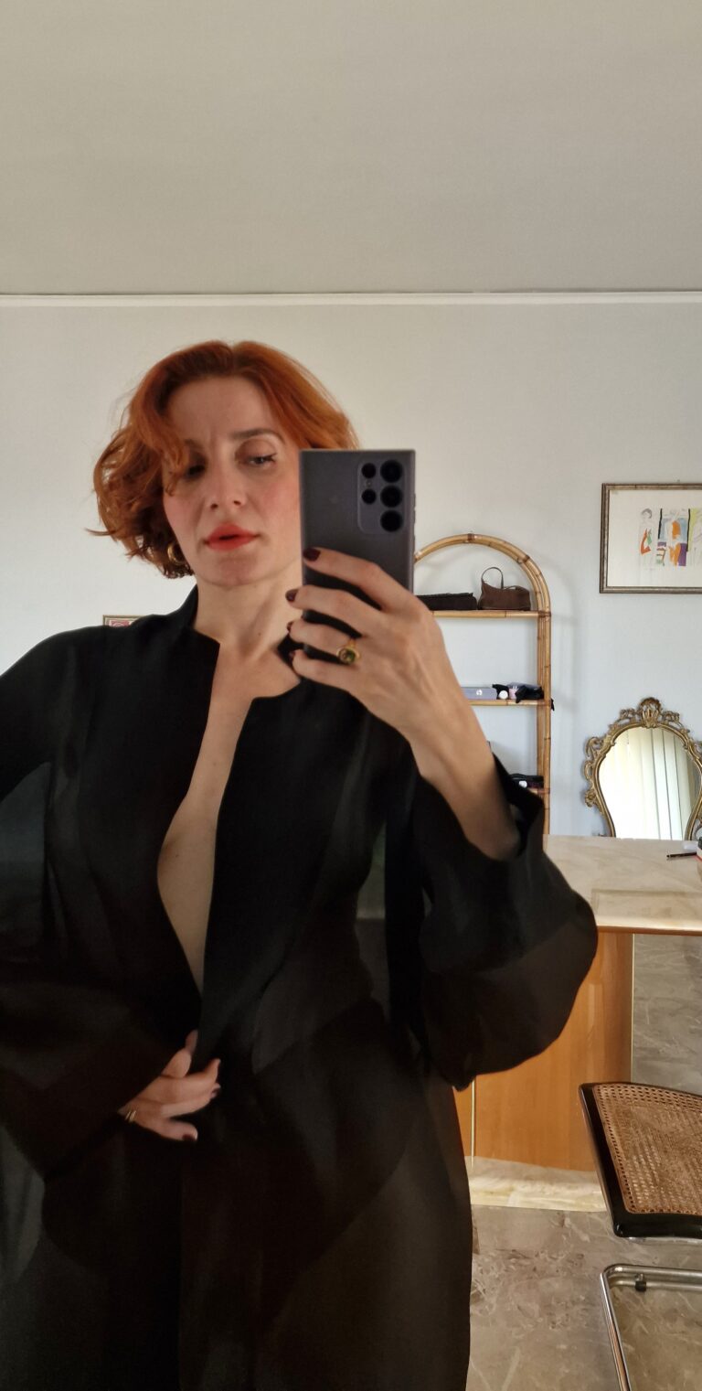 Kimono/maxi Shirt in Pregiata Organza di Seta nero. - immagine 7