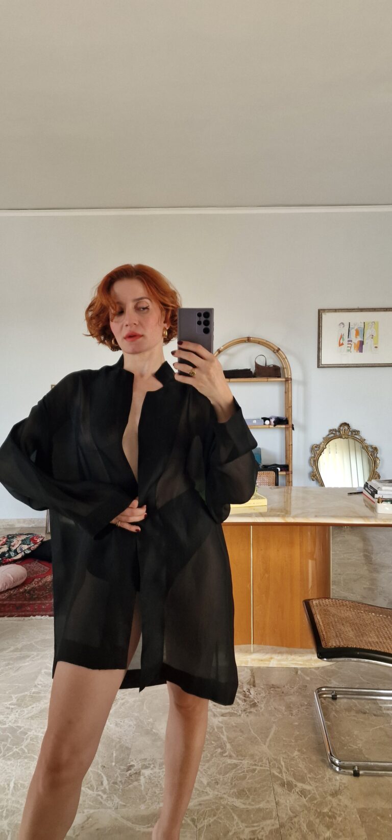 Kimono/maxi Shirt in Pregiata Organza di Seta nero. - immagine 4