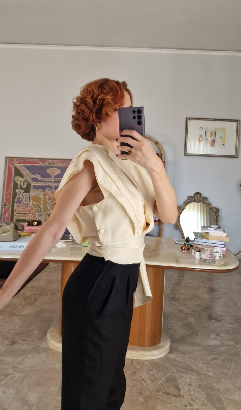 Blusa / camicia vintage in shantug di Pura Seta burro - immagine 2