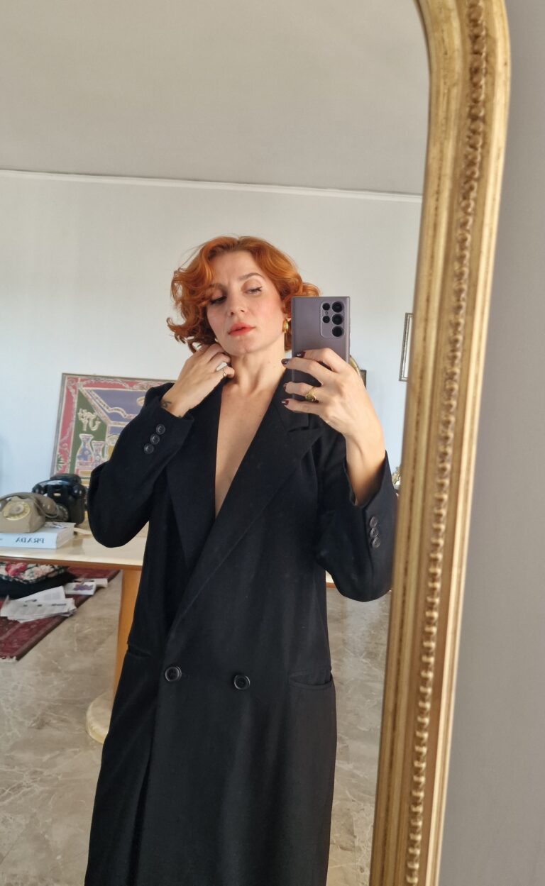 The Perfect black Cappotto vintage by Armani - immagine 5