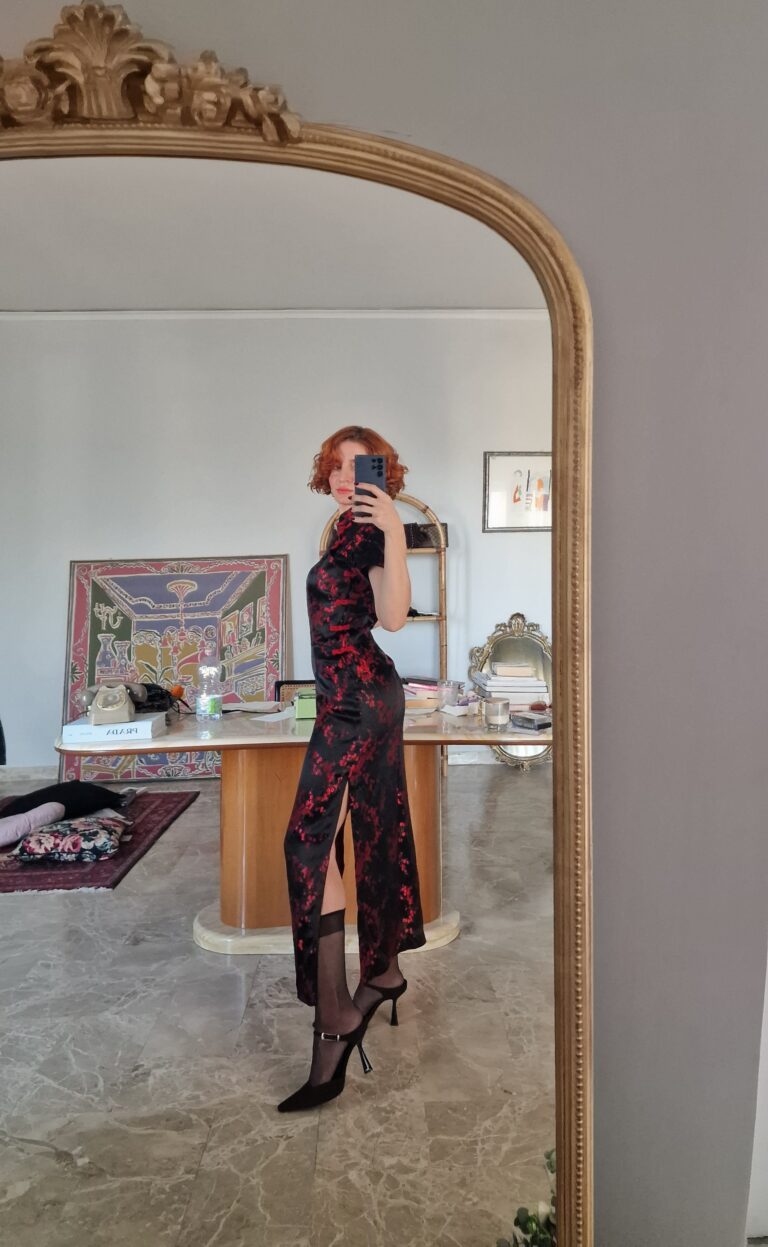 Abito qipao sartoriale in Pura Seta nero e rosso - immagine 6