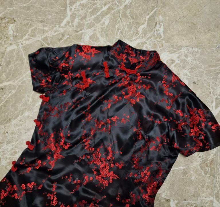 Abito qipao sartoriale in Pura Seta nero e rosso - immagine 9