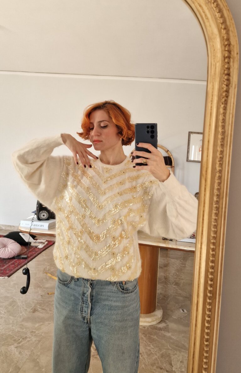 Maglione vintage in Angora con paillettes ricamate - immagine 3