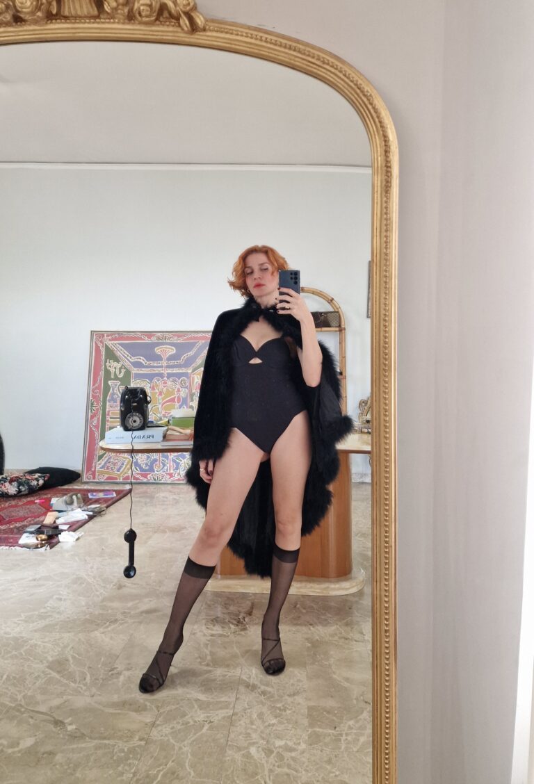 Fellini vintage mantella sartoriale in velluto e piume. - immagine 13
