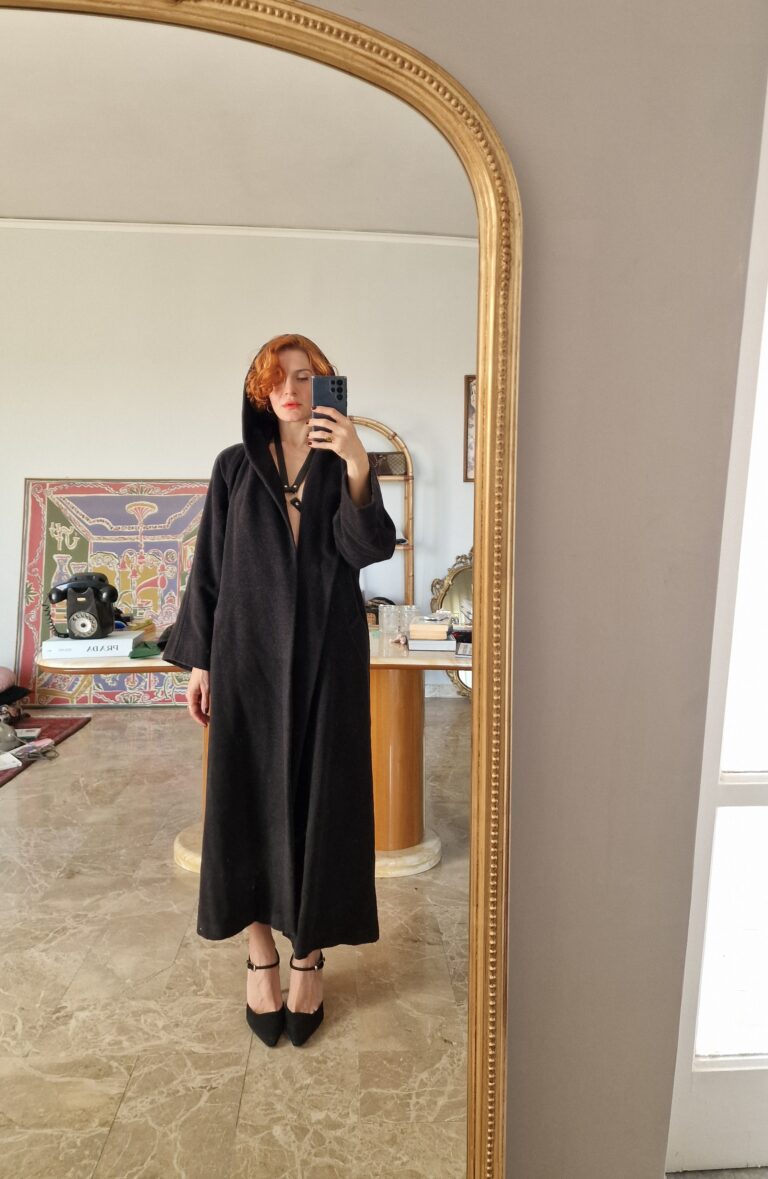Cappotto MAX MARA lungo grigio con cappuccio 100% Pura Lana. - immagine 5
